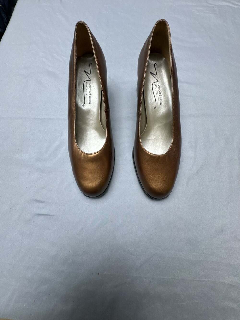 Newport News Easy Style Pumps Size 8W Bronze Leather